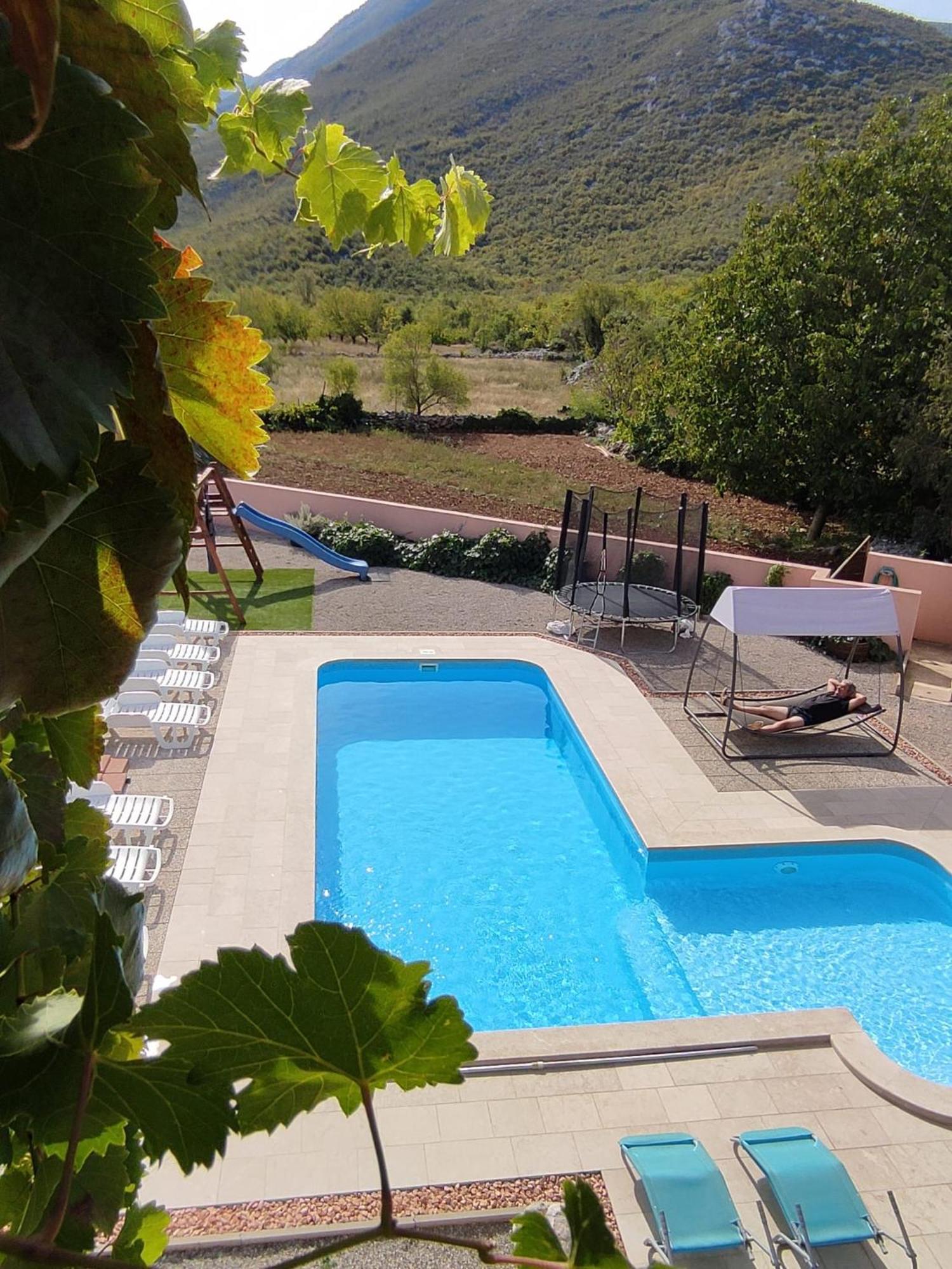 Holiday home Perunika Zezevica Bagian luar foto