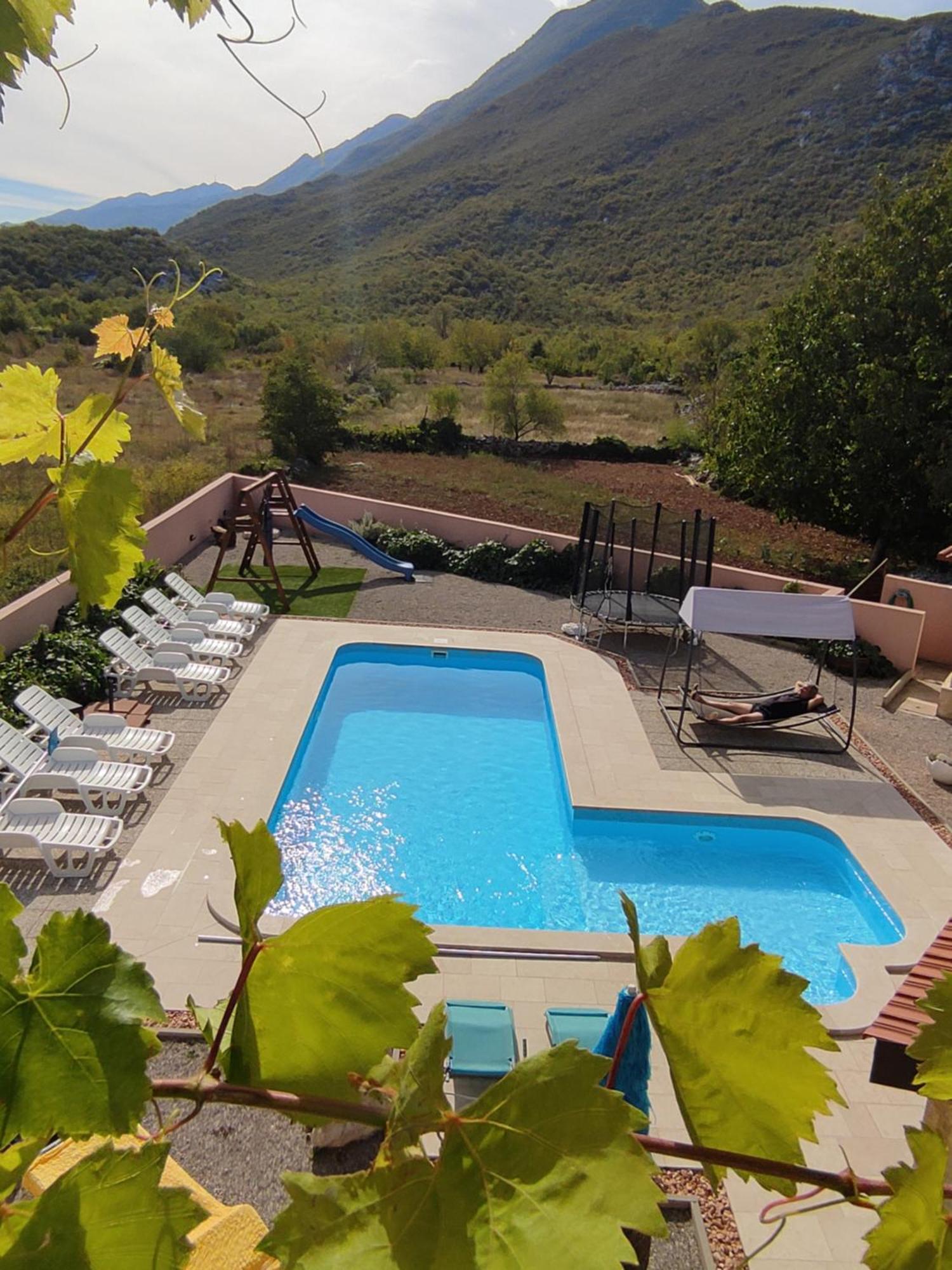 Holiday home Perunika Zezevica Bagian luar foto